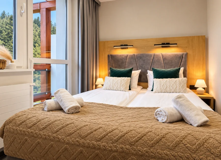 Pokój z łóżkiem typu queen-size i balkonem – 303 – Wójcik SPA Krynica-Zdrój – zdjęcie 5